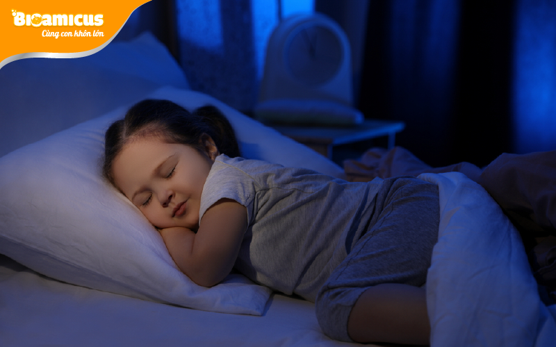 bổ sung dha vào buổi tối giúp bé ngủ ngon hơn