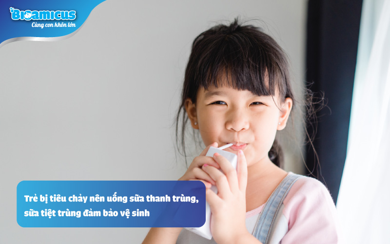 bé bị tiêu chảy nên uống sữa tiệt trùng