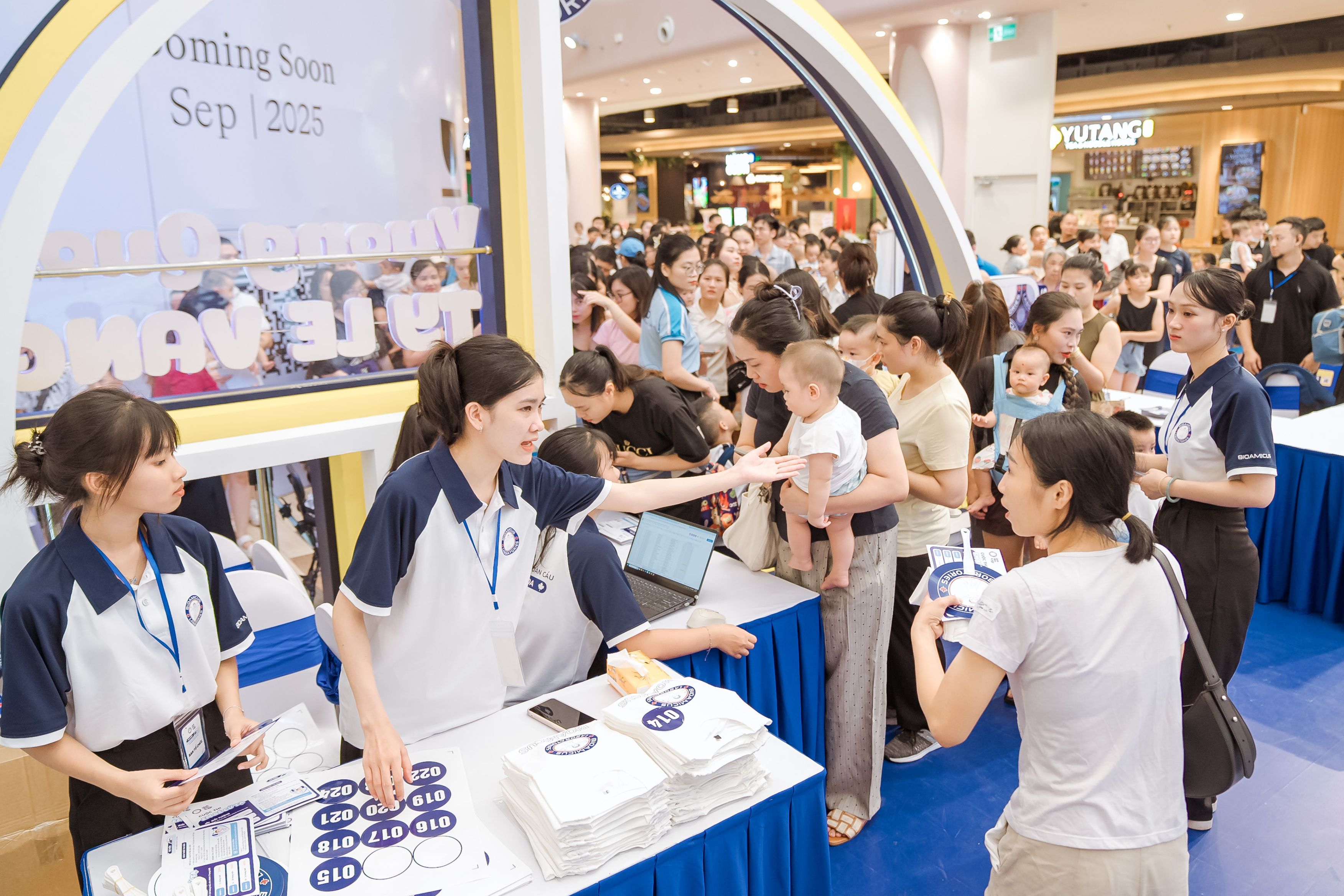 Checkin cuộc thi em bé cử tạ