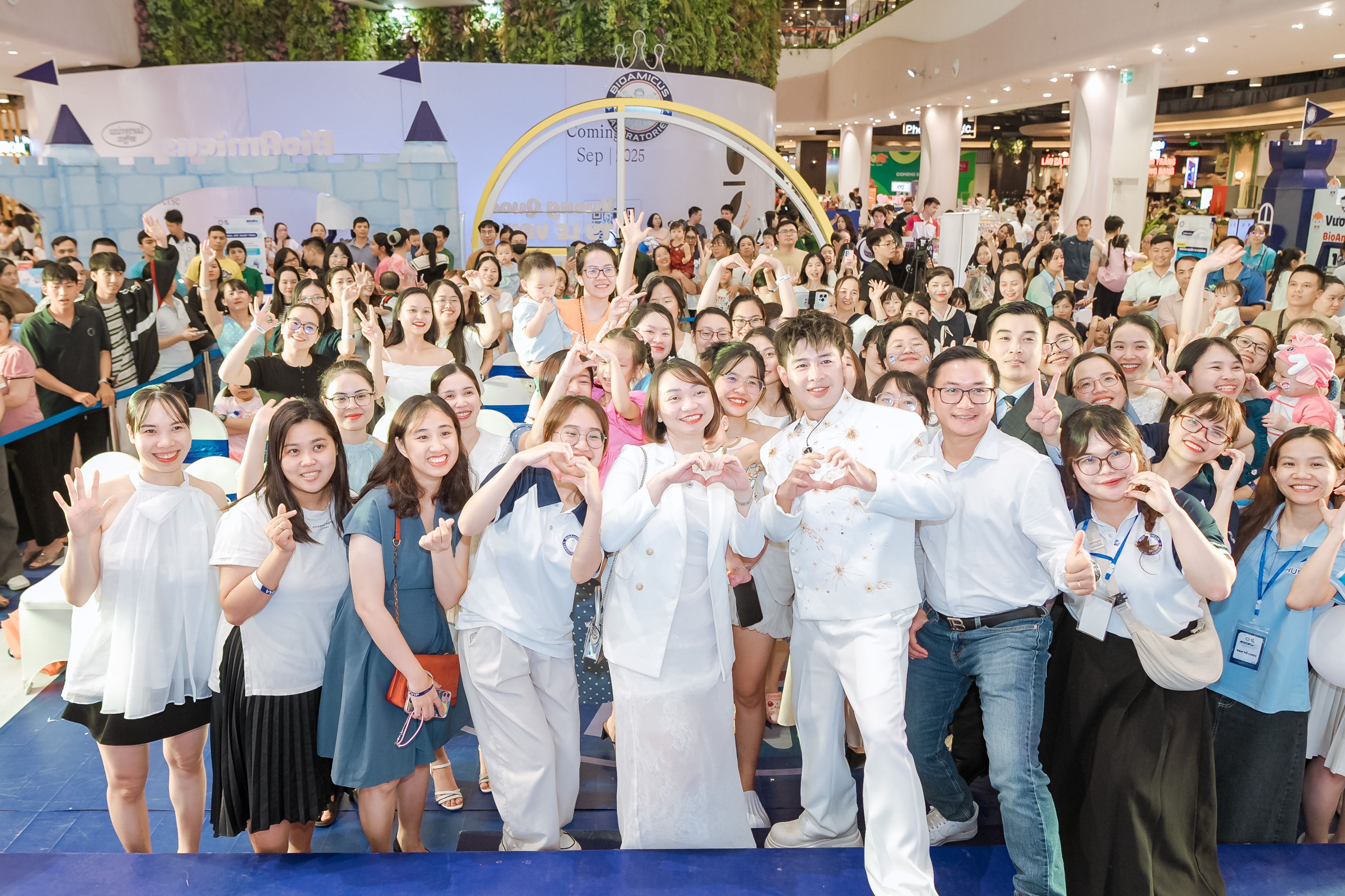 Đêm tiệc tri ân “BioAmicus 5 năm - Nuôi dưỡng em bé tỷ lệ vàng” đầy xúc động tại Aeon Mall Hà Đông