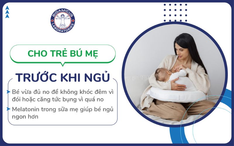 cho trẻ bú mẹ trước khi ngủ hạn chế giật mình