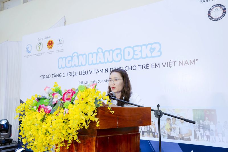 bà Hồ Thị Hồng Thắm chia sẻ tại lễ phát động