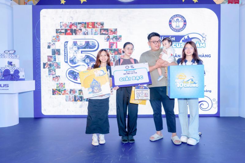 giải bạc em bé cử tạ