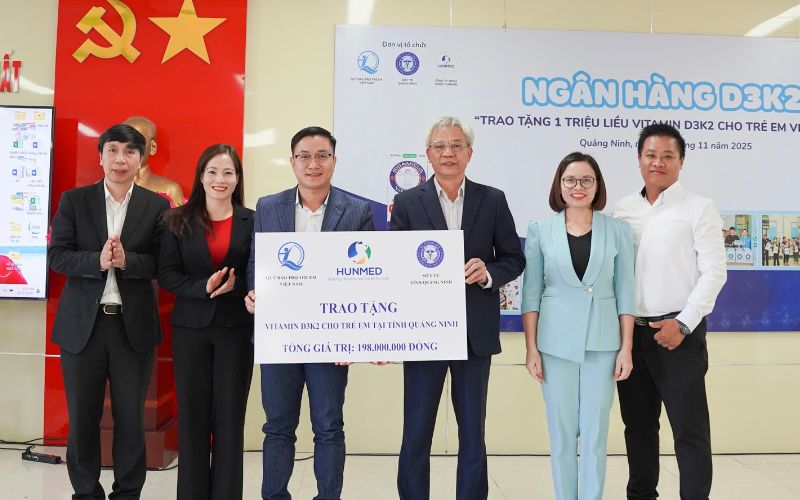 600 lọ Vitamin D3K2 trị gi&aacute; 198 triệu đồng đ&atilde; được trao tặng