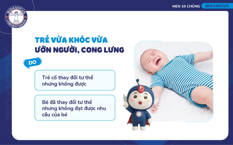 trẻ vừa kh&oacute;c vừa ưỡn người cong lưng để thay đổi tư thế