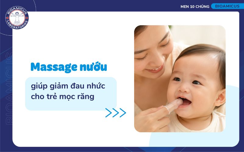 Massage nướu gi&uacute;p trẻ giảm đau miệng, ăn uống dễ hơn