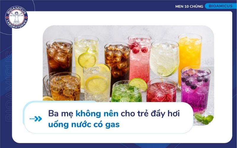 Trẻ bị đầy hơi chướng bụng kh&ocirc;ng n&ecirc;n uống nước c&oacute; gas