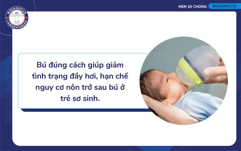 Cho bé bú đúng cách là một trong các mẹo làm giảm nôn trớ hiệu quả