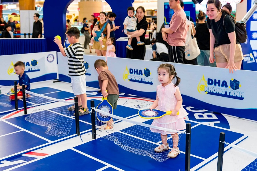 C&aacute;c th&iacute; sinh nh&iacute; h&agrave;o hứng tham gia cuộc thi PickleBall