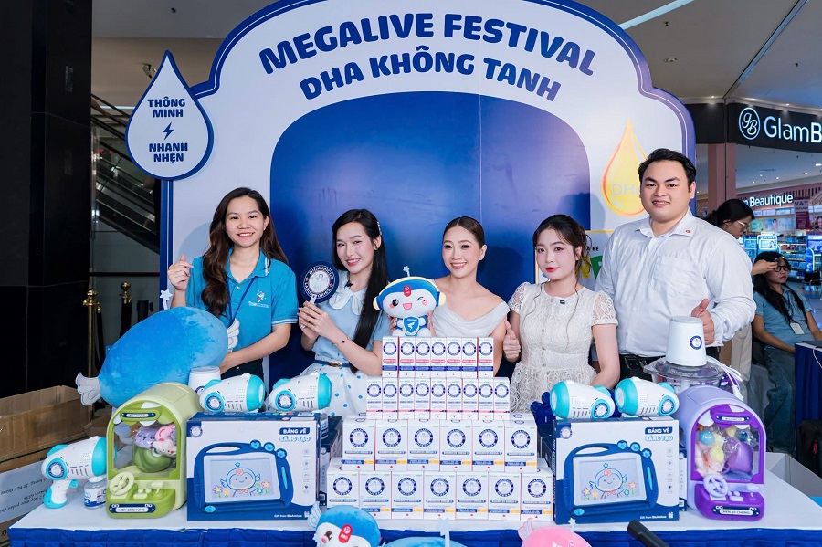 B&ugrave;ng nổ kh&ocirc;ng kh&iacute; mua sắm c&ugrave;ng phi&ecirc;n Megalive Festival DHA Kh&ocirc;ng Tanh c&ugrave;ng MC Li&ecirc;u H&agrave; Trinh 