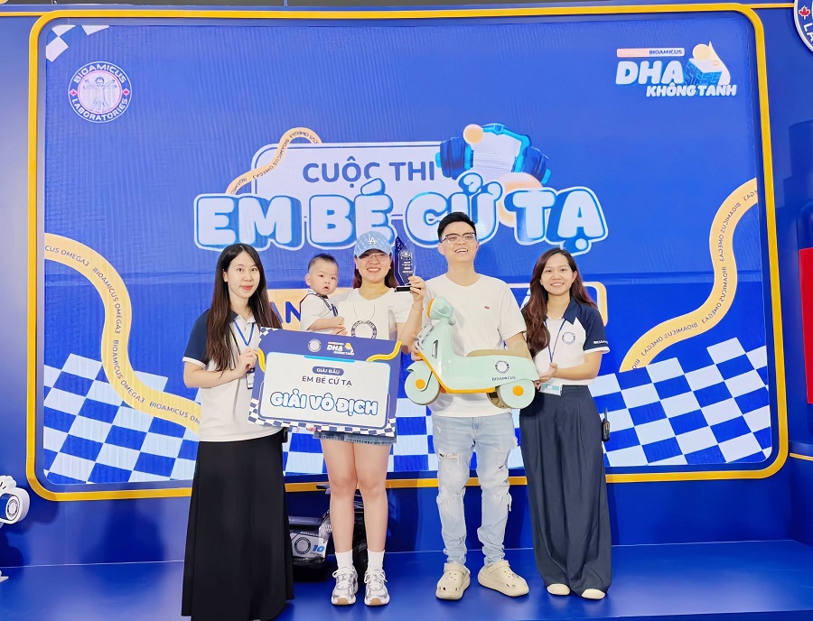 Phần thưởng gi&aacute; trị v&agrave; &yacute; nghĩa d&agrave;nh cho gia đ&igrave;nh &ldquo;lực sĩ nh&iacute;&rdquo; đạt giải ba cuộc thi Em b&eacute; cử tạ