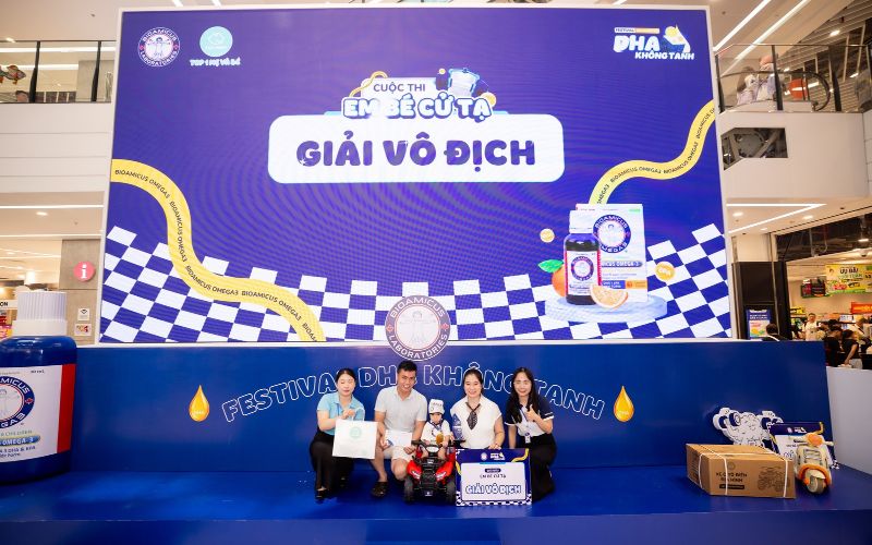 Ban tổ chức trao giải V&agrave;ng với 2 triệu đồng tiền mặt, xe điện địa h&igrave;nh, 6 lọ DHA BioAmicus Omega-3 v&agrave; c&uacute;p vinh danh pha l&ecirc; cho em ho&agrave;n th&agrave;nh xuất sắc của hạng đấu  