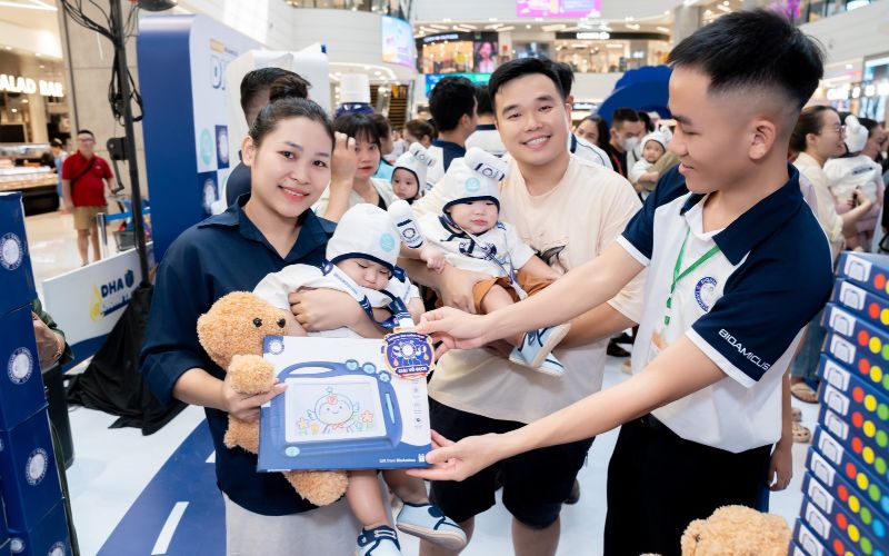 Phần thưởng gi&aacute; trị d&agrave;nh cho c&aacute;c b&eacute; v&agrave; ba mẹ ho&agrave;n th&agrave;nh thử th&aacute;ch thu thập đủ 3 mảnh gh&eacute;p 