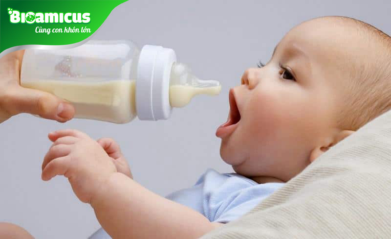 Có thể bổ sung vitamin D3 K2 MK7 vào sữa cho trẻ bú.