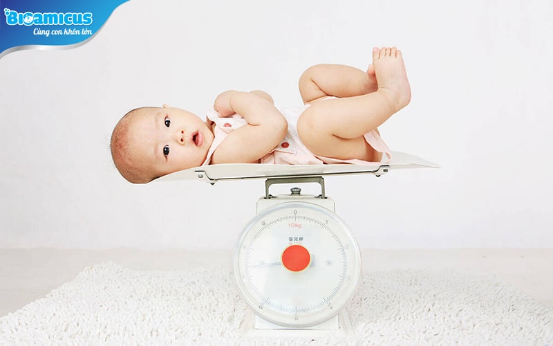 trẻ 1 tuổi biếng ăn chậm tăng cân bao lâu