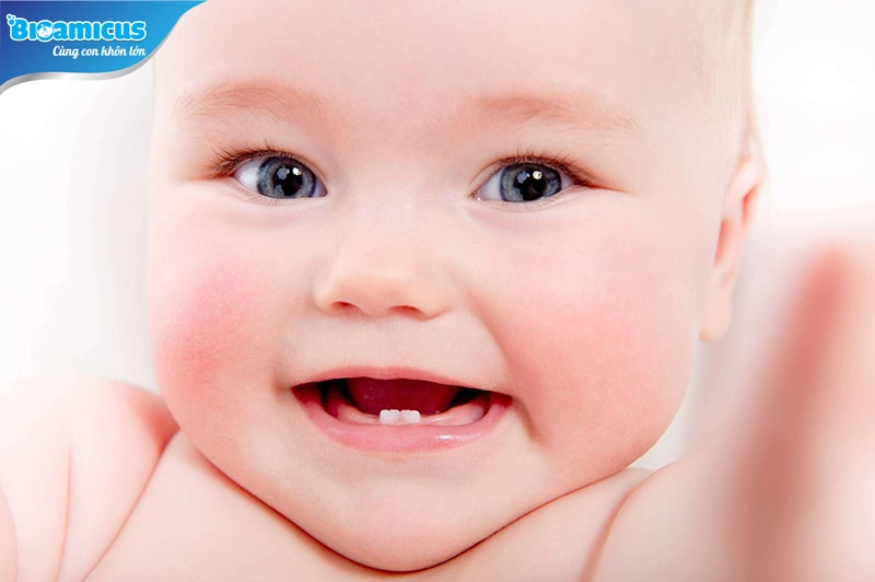 Trẻ sơ sinh biếng bú ngủ nhiều trong giai đoạn mọc răng
