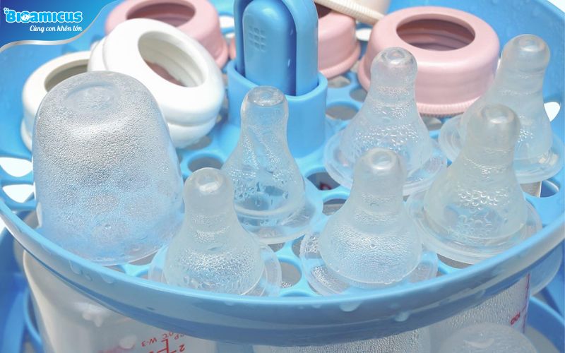 vệ sinh bình sữa sạch tránh rối loạn tiêu hóa ở trẻ