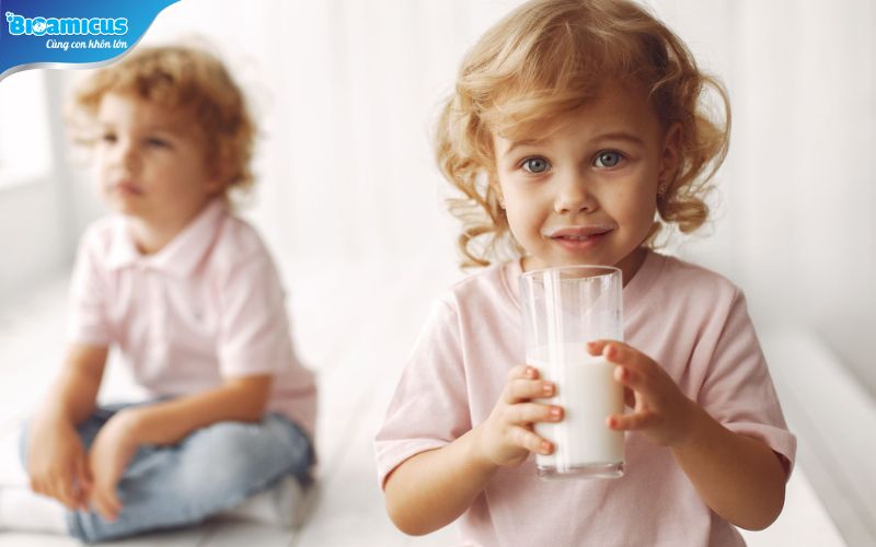 trẻ bị rối loạn tiêu hóa có nên uống sữa?