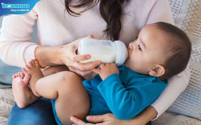 trẻ vẫn có thể uống sữa khi rối loạn tiêu hóa không do sữa