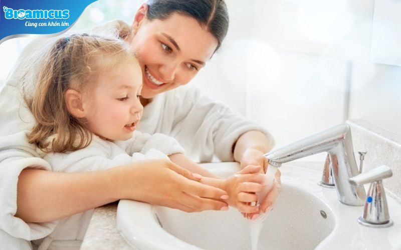 Rửa tay trước bữa ăn giúp tiêu chảy cấp không lây lan