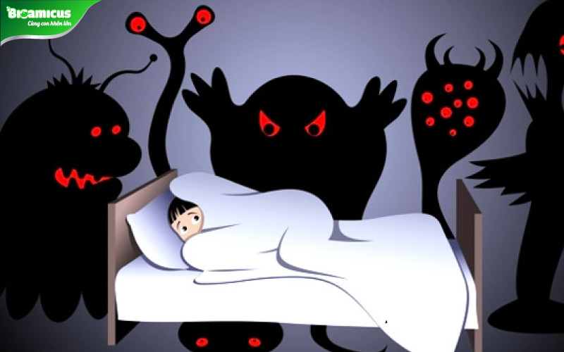 Do bé mơ thấy ác mộng hoặc chuyển giai đoạn ngủ