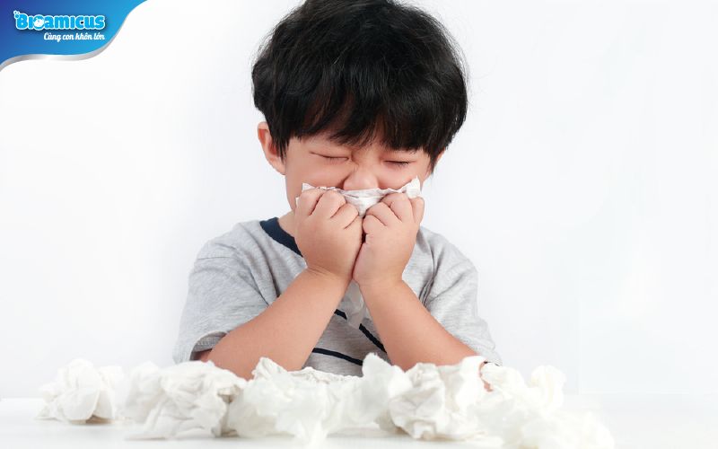 trẻ tiêu chảy do virus có biểu hiện giống cảm lạnh