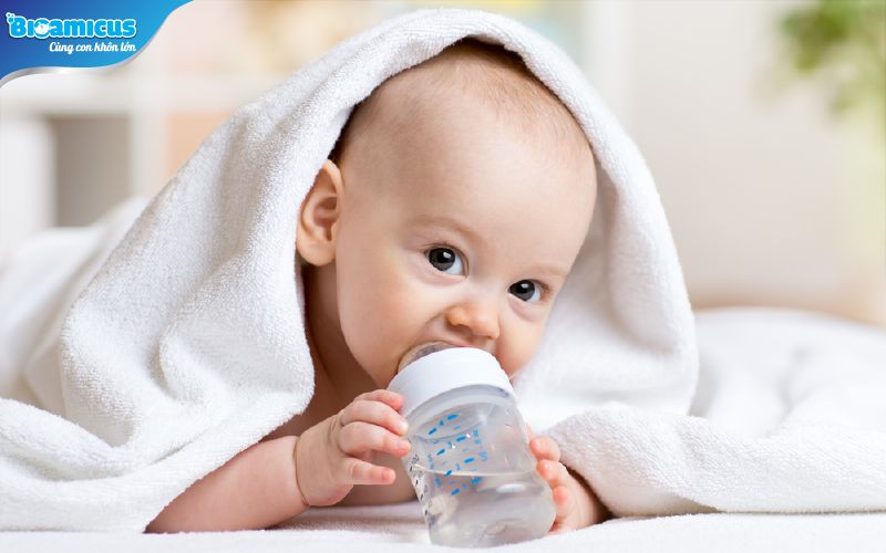 bù nước cho trẻ sốt kèm tiêu chảy