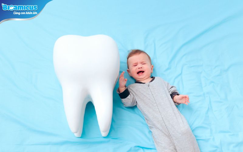 mọc răng gây tiêu chảy ở trẻ