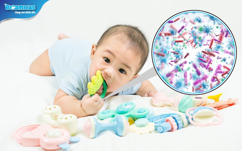 Mút đồ chơi khiến trẻ mọc răng dễ tiêu chảy nhiễm khuẩn